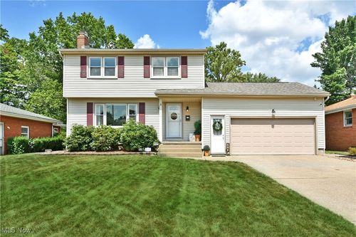 642 Oakridge Dr, Youngstown, OH, 44512-3540 | Card Image