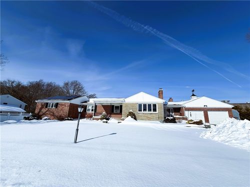 33 Whipple Ave, Westerly, RI, 02891-3423 | Card Image