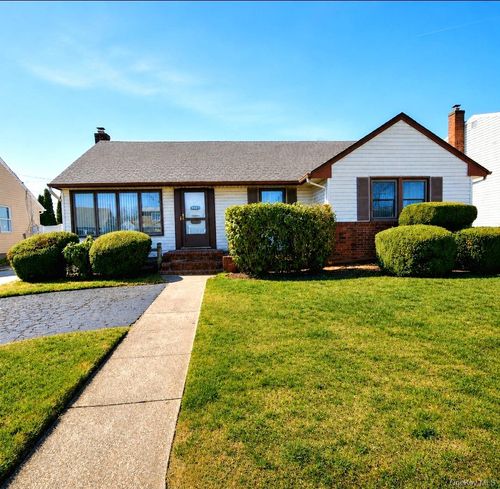 3030 N Jerusalem Rd, Wantagh, NY, 11793-1127 | Card Image