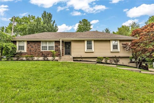 17908 E Cheyenne Dr, Independence, MO, 64056-1910 | Card Image