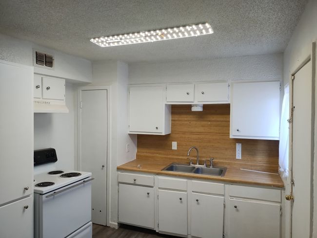 1004 N Ballard St, Home with 4 bedrooms, 2 bathrooms and 2 parking in Brownfield TX | Image 4