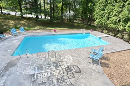 6 Crescent Ct, New City, NY, 10956-6404 | Card Image