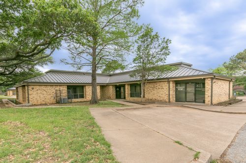 736 N Fielder Rd, Arlington, TX, 76012-4635 | Card Image