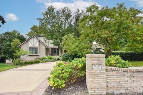 W131N7931 Country Club Court, Menomonee Falls, WI, 53051 | Card Image