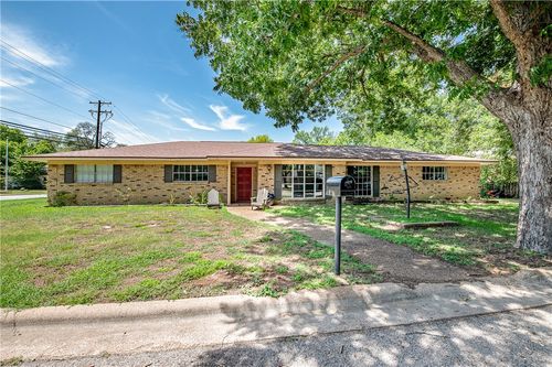 210 S Harvey St, Caldwell, TX, 77836-1732 | Card Image