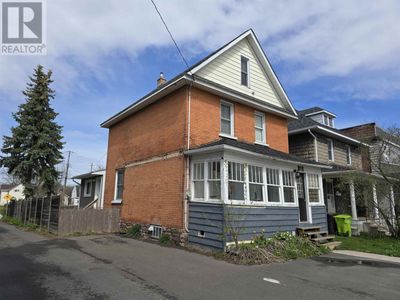 215 Brown St, Home with 4 bedrooms, 2 bathrooms and null parking in Sault Ste. Marie ON | Image 2