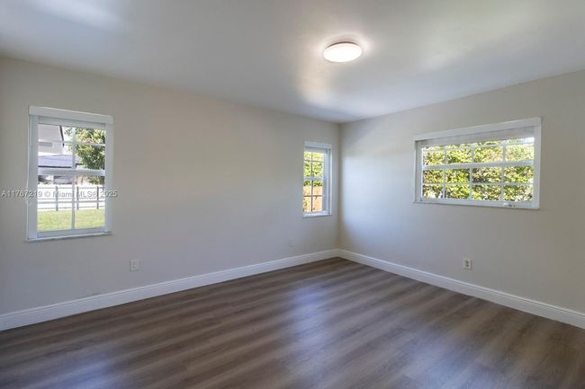 395 W 39 Th Pl, House other with 4 bedrooms, 2 bathrooms and null parking in Hialeah FL | Image 13
