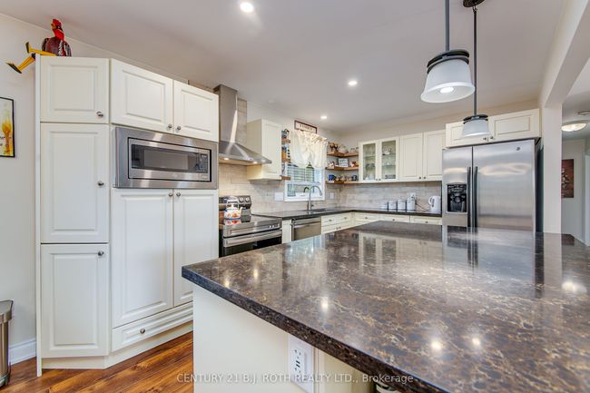239 Centre St, House other with 4 bedrooms, 2 bathrooms and 6 parking in Angus ON | Image 8