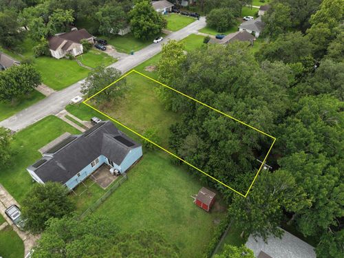 2320 Meadow Ln, La Marque, TX, 77568-5345 | Card Image