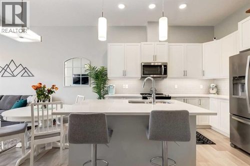 212 Crestbrook Common Sw, Calgary, AB, T3B6L1 | Card Image