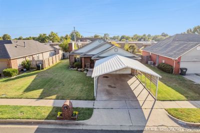 8220 N 125th East Avenue, House other with 3 bedrooms, 2 bathrooms and null parking in Owasso OK | Image 2