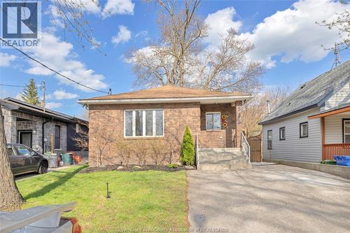 556 Clover St, Windsor, ON, N8P1C6 | Card Image