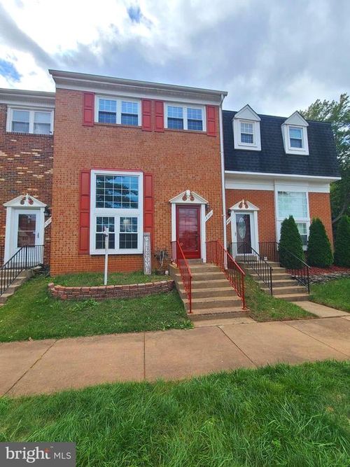 8584 Liberia Ave, MANASSAS, VA, 20110-4640 | Card Image