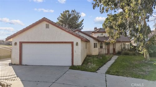 44105 Acacia St, Lancaster, CA, 93535 | Card Image