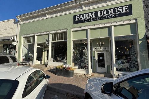 111-109-111 Main St, Parkville, MO, 64152-3731 | Card Image