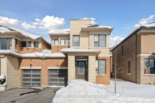 144 Vanier St, Whitby, ON, L1R0N3 | Card Image