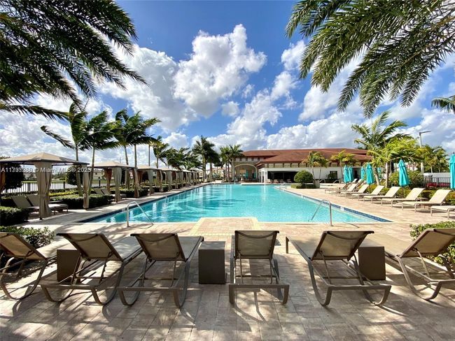10607 W 34 Th Ct, Townhouse with 3 bedrooms, 3 bathrooms and null parking in Hialeah FL | Image 24