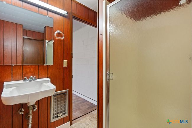 Guest House Bathroom | Image 38