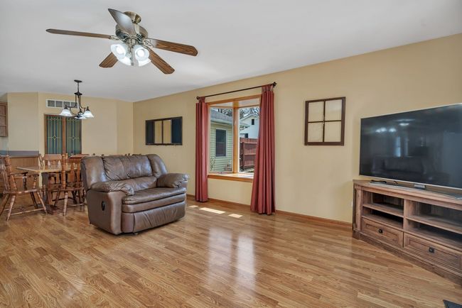 1713 Innercircle Dr, House other with 3 bedrooms, 1 bathrooms and 6 parking in Crest Hill IL | Image 19