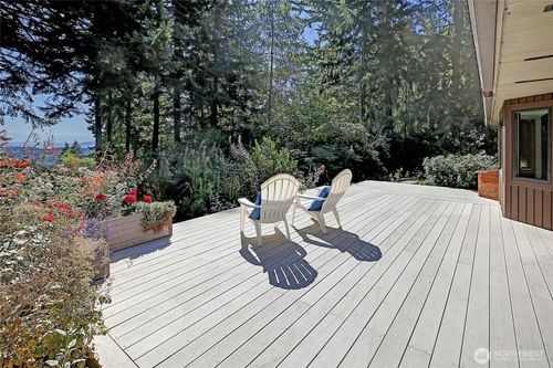 563 Waynes Ridge Cir, Camano Island, WA, 98282-7341 | Card Image