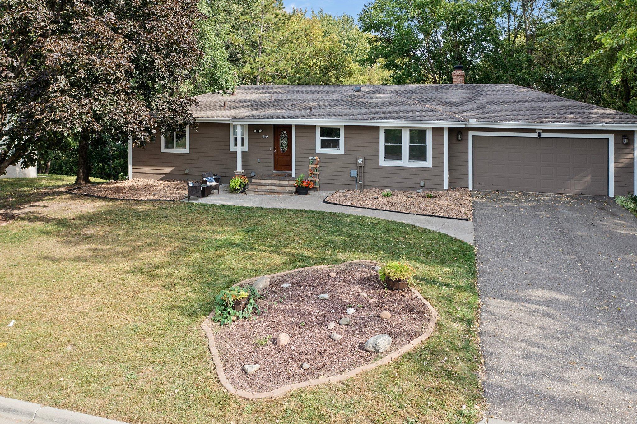 Highland View Ave, Burnsville, MN 55337