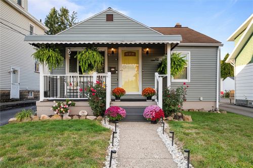 925 Warren Avenue, New Castle, PA, 16101 | Card Image