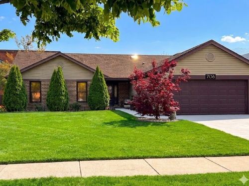 706 S Noah Ter, Mount Prospect, IL, 60056-3558 | Card Image