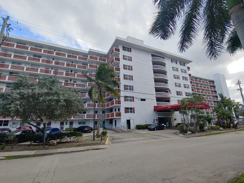511-3660 Ne 166th St, North Miami Beach, FL, 33160-3880 | Card Image