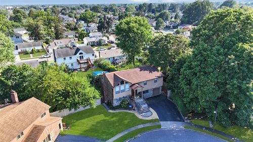 10 Woodbury Ct, Hicksville, NY, 11801-3159 | Card Image
