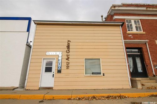 104 Maple Ave S, Eastend, SK, S0N0B4 | Card Image