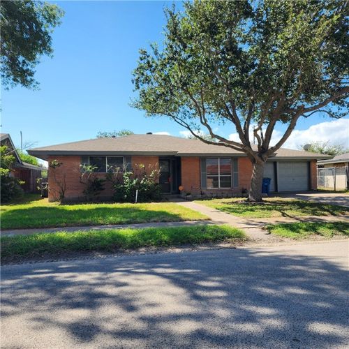 204 Blanco Dr, Portland, TX, 78374-1304 | Card Image