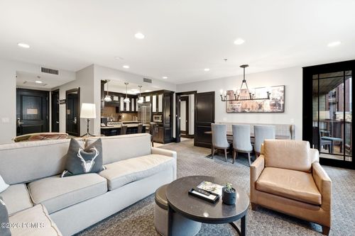 6102-2100 Frostwood Blvd, Park City, UT, 84098-6522 | Card Image