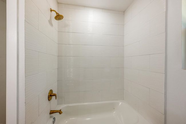 106 W Heron Dr, House other with 4 bedrooms, 3 bathrooms and null parking in Highland Haven TX | Image 23