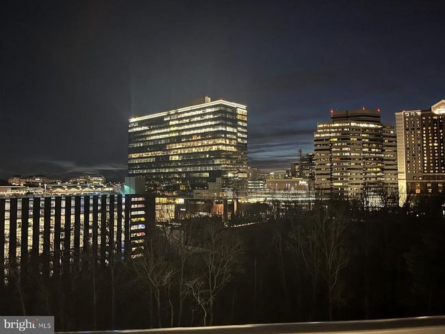 1104 - 7887 Jones Branch Dr, Condo with 3 bedrooms, 3 bathrooms and null parking in MCLEAN VA | Image 9