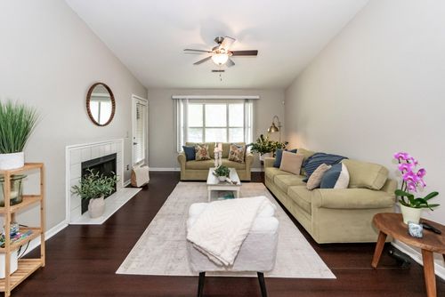 2100q-2011 N Highway 17, Mount Pleasant, SC, 29466-6843 | Card Image