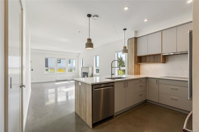 109 - 757 Tyee Rd, Condo with 2 bedrooms, 2 bathrooms and 2 parking in Victoria BC | Image 7