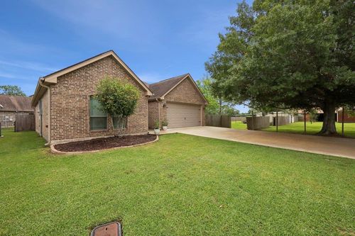 1000 Kelsey Ln, Bridge City, TX, 77611-3666 | Card Image