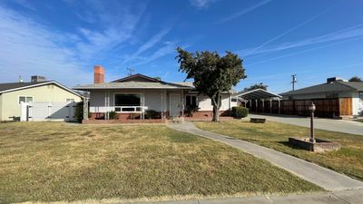 190 W Burlwood Lane, House other with 3 bedrooms, 1 bathrooms and null parking in Lemoore CA | Image 3