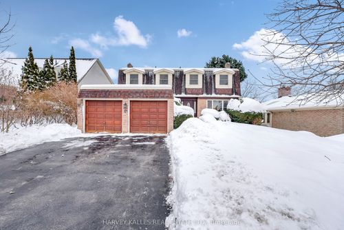 9 Bucks Green Rd, Thornhill, ON, L3T4G1 | Card Image