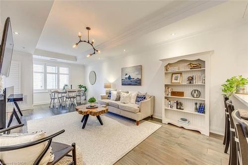 {{alt}} | Card Image