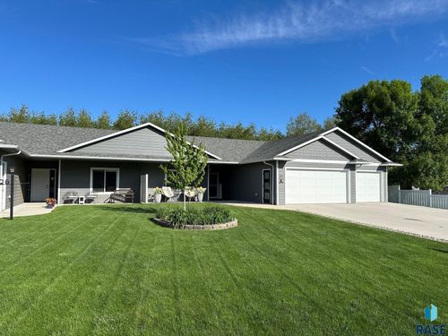 128 Silver Creek Dr, Wentworth, SD, 57075-7351 | Card Image