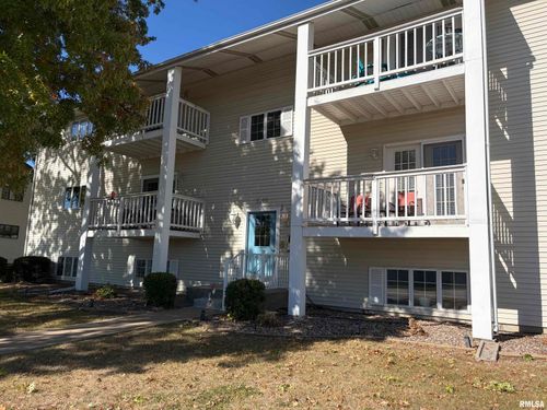 apt-3d-3260 Parkwild Dr, Bettendorf, IA, 52722-7203 | Card Image