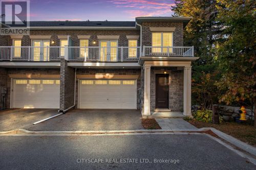 74 Old Bloomington Rd, Aurora, ON, L4G0M2 | Card Image