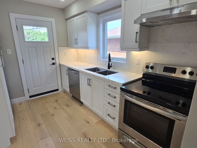 14 Snowood Crt, House attached with 3 bedrooms, 2 bathrooms and 4 parking in North York ON | Image 20
