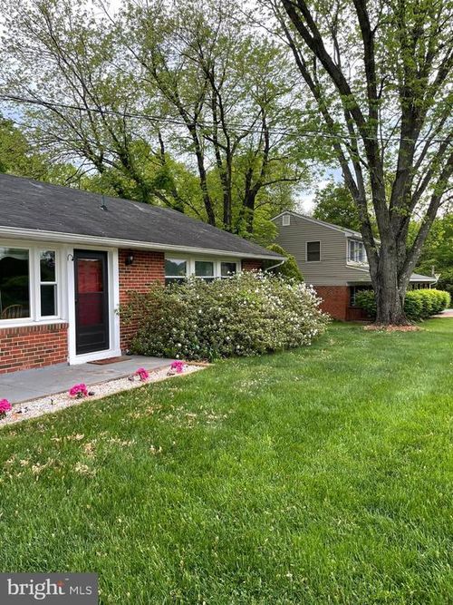 13209 Thornton Dr, GAINESVILLE, VA, 20155-1301 | Card Image