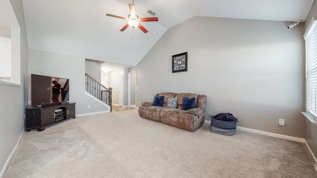 Large living room with vaulted ceiling | Image 7