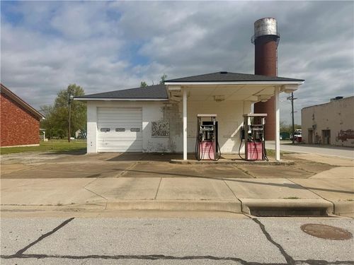 103 W Main St, Weir, KS, 66781-4345 | Card Image