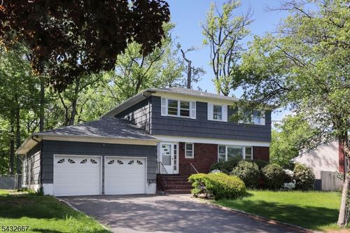 21 Saint Germain Dr, Clark, NJ, 07066-2621 | Card Image