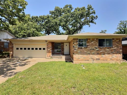 111 Doris Dr, Denison, TX, 75021-7710 | Card Image