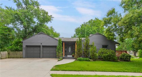 8201 Antioch Rd, Overland Park, KS, 66204-3537 | Card Image